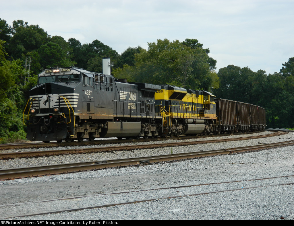 NS 4327 (AC44C6M) NS 1069 (SD70ACe) Virginian Heritage Unit